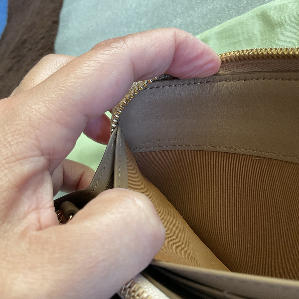 Burberry Tan and Pink Check Wallet - Picture 4 of 4